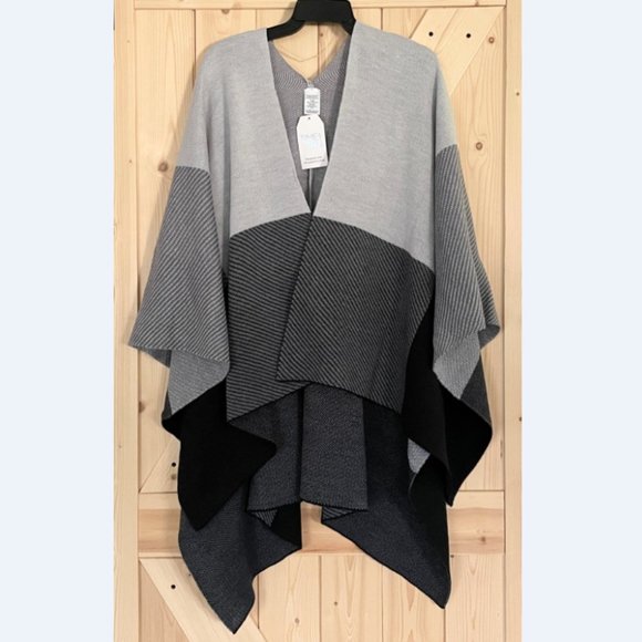 Black and White Plaid Knit Ruana